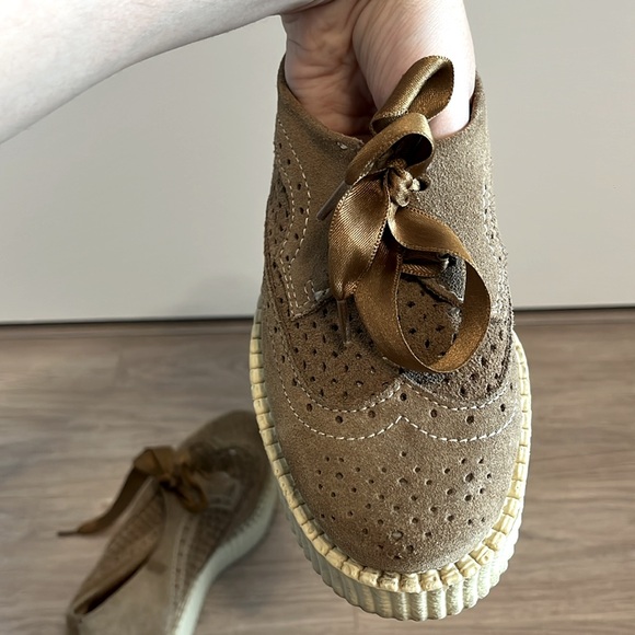 Stylish shoes. - Picture 2 of 2